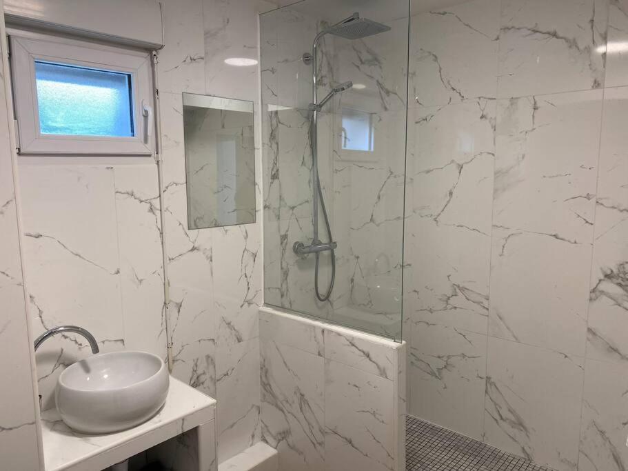 Flora2 Apartment แซงต์-เดอนี ภายนอก รูปภาพ