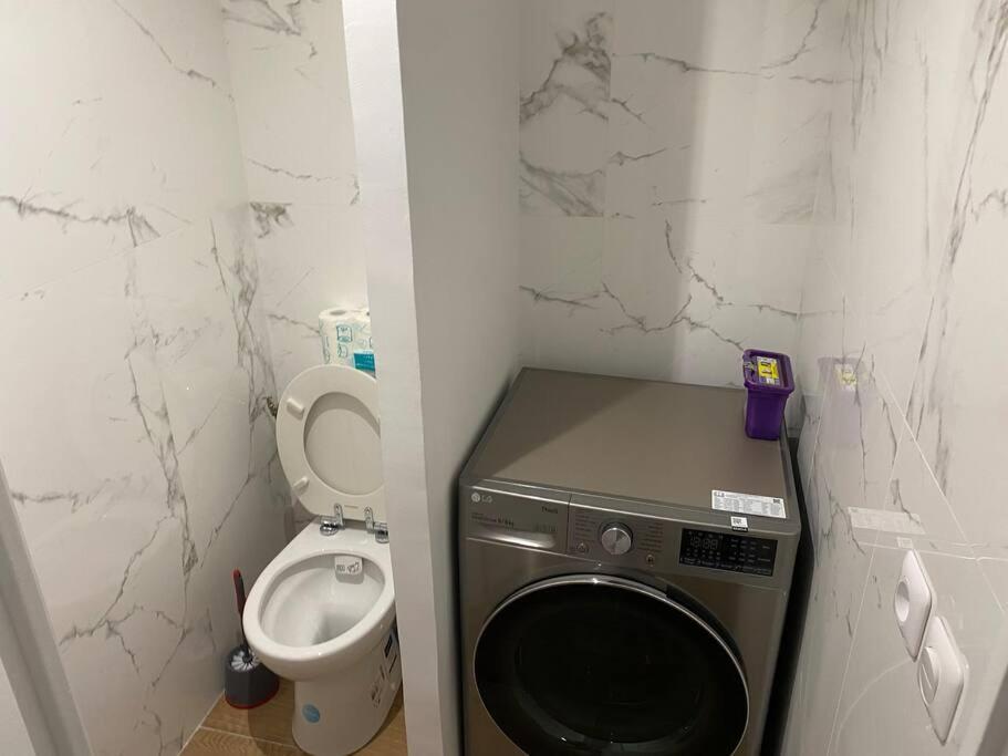 Flora2 Apartment แซงต์-เดอนี ภายนอก รูปภาพ