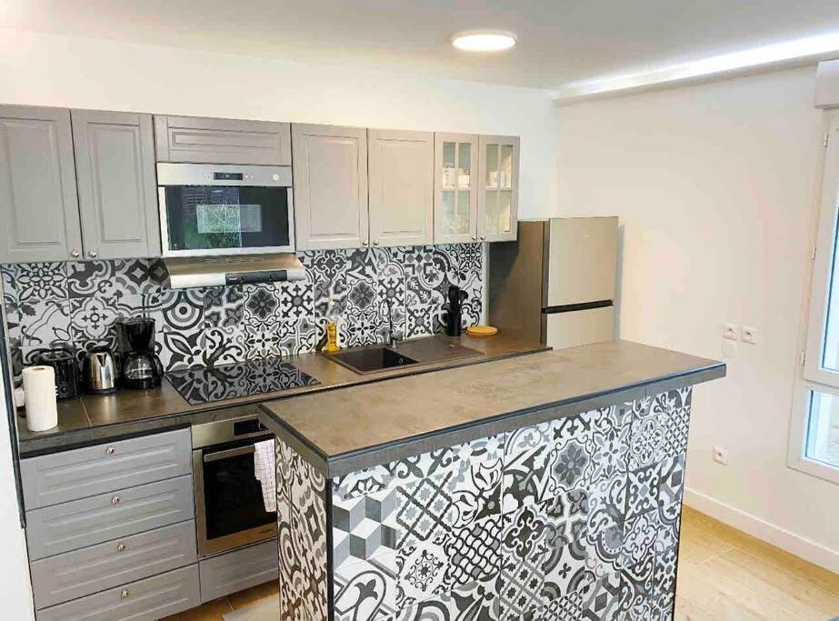 Flora2 Apartment แซงต์-เดอนี ภายนอก รูปภาพ